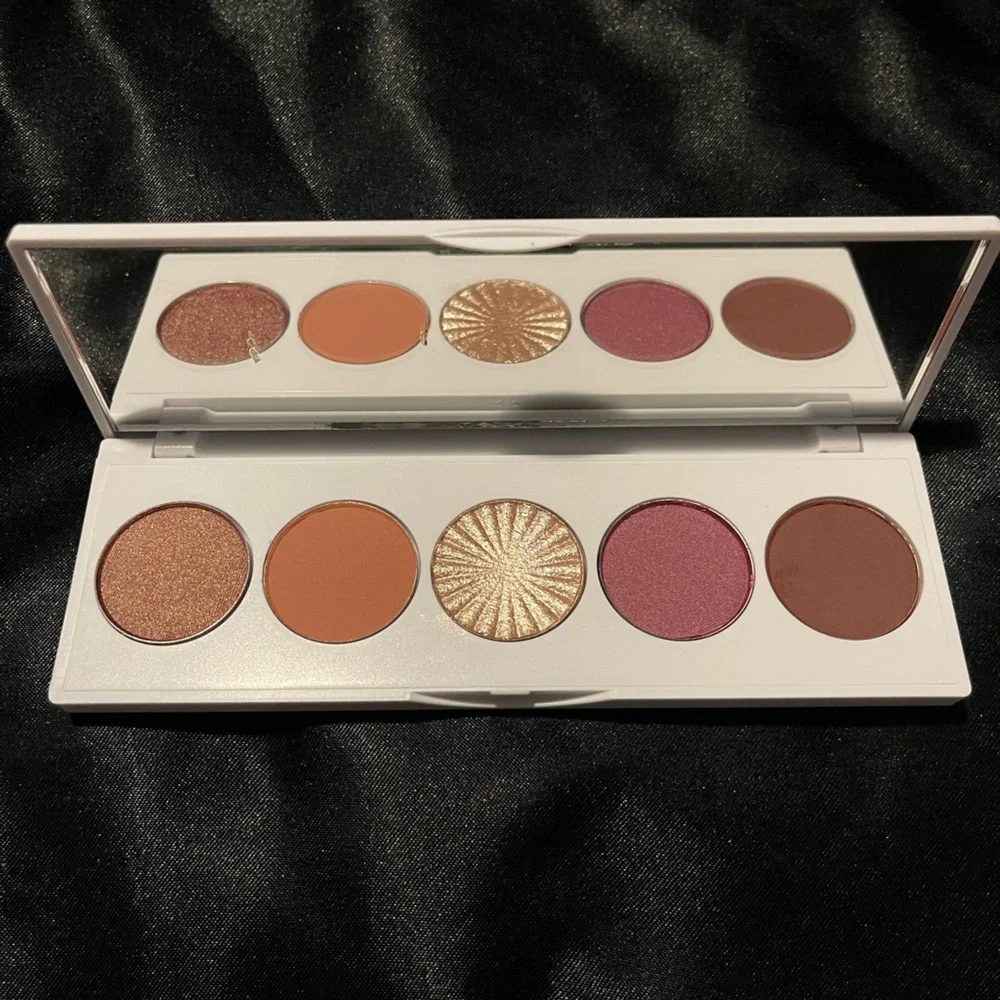 Ofra Eyeshadow Palette